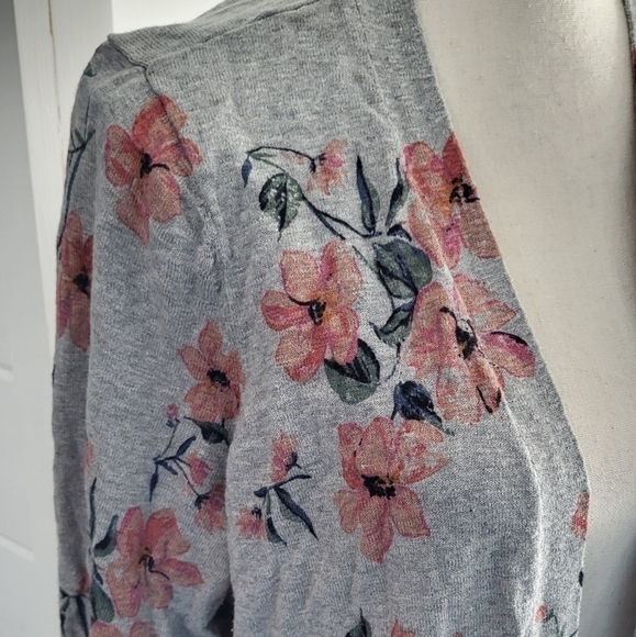 Torrid Heather Grey Floral Knit Cardigan Size 1X - Picture 2 of 9